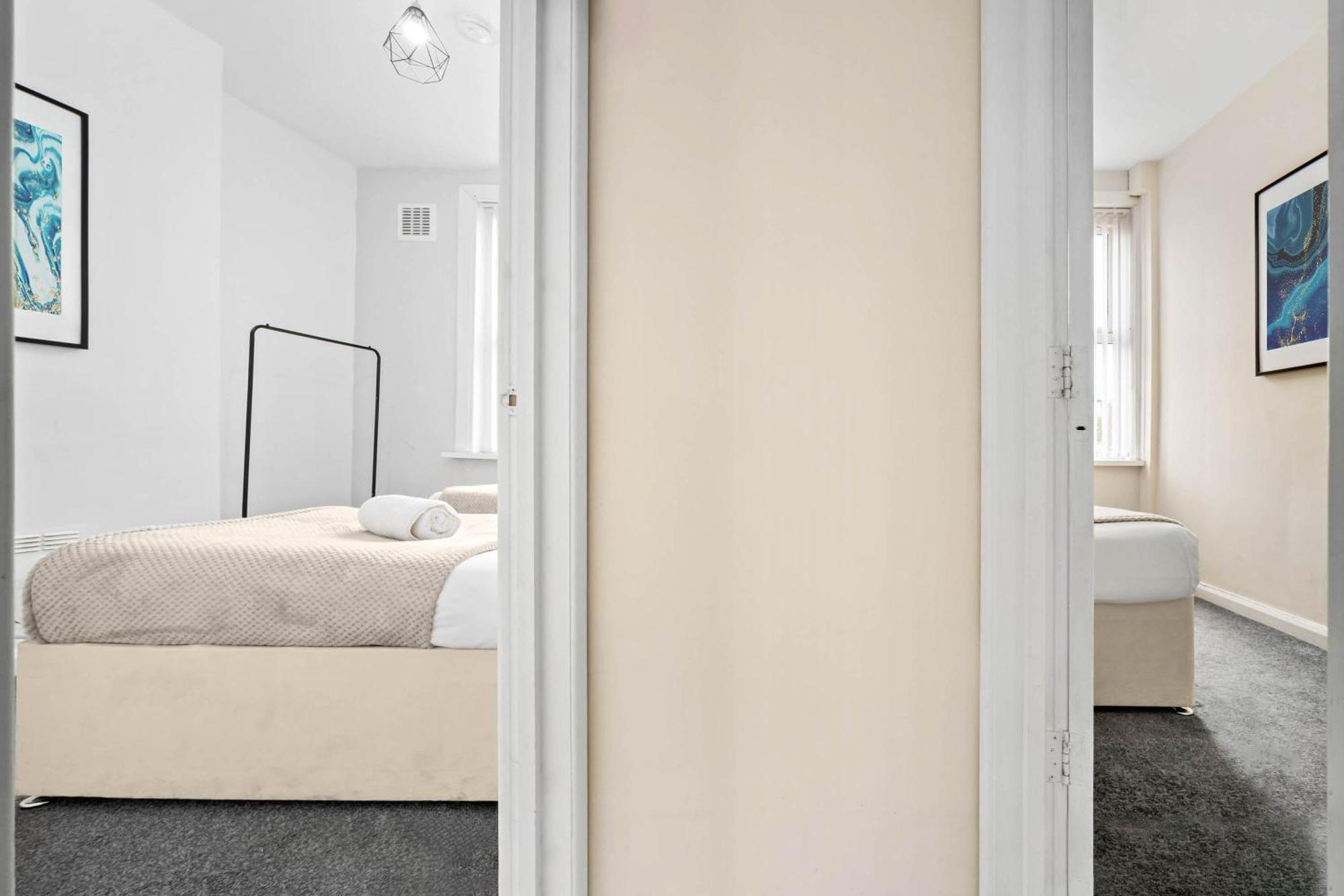 Two Bedroom Apartment - Single Beds - Accommodates 3 - Street Parking - Top Rated -Wbb West Bromwich Exterior foto